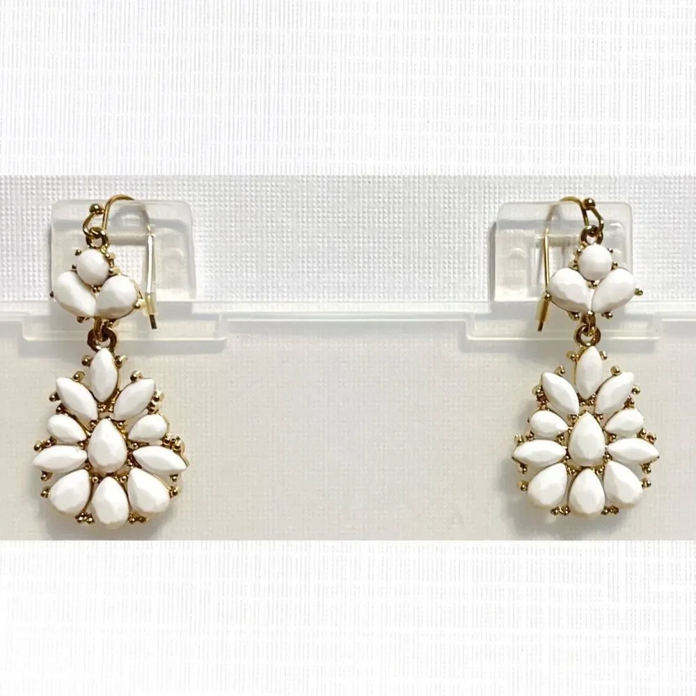 Avon White Flower Statement Earrings Dangle Gold Tone Hooks Drop Retro Evening